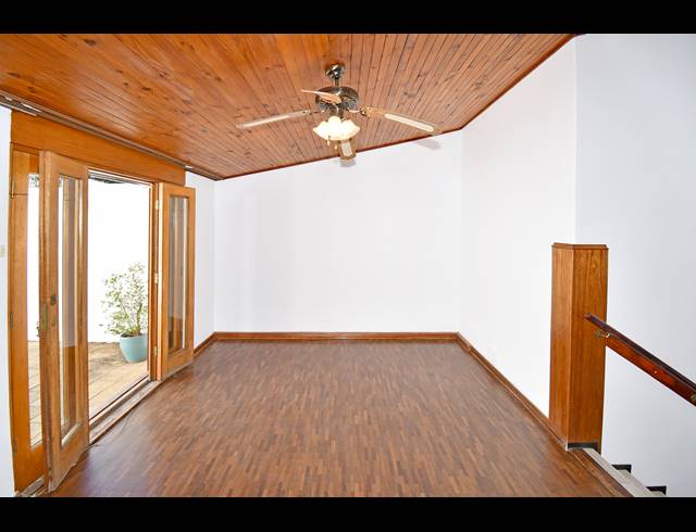 2 BEDROOM TOWNHOUSE FOR SALE IN HYDE PARK